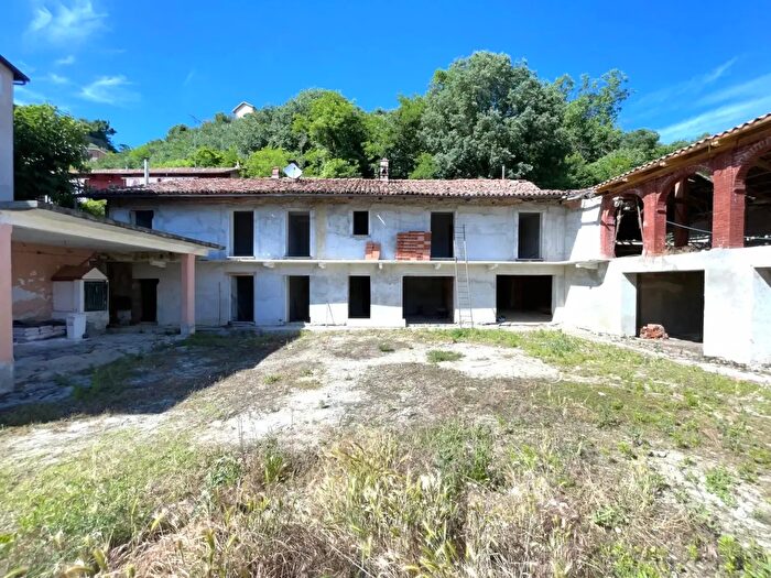 Casa con 20 locali in vendita in Via Cavagnolo, Corneliano D'Alba
