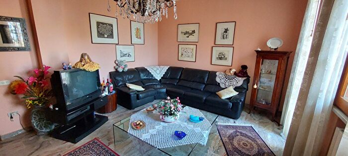 Casa con 10 locali in vendita in Vallefoglia