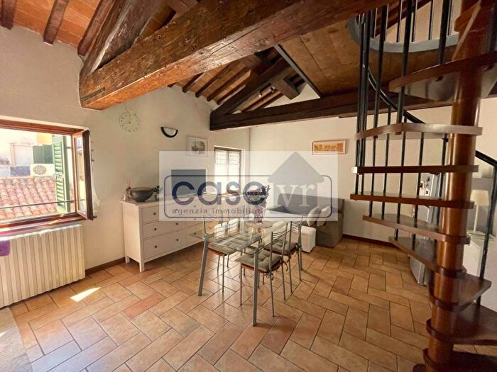 Appartamento bilocale in affitto in Vicolo Cieco Galline, San Zeno, Verona