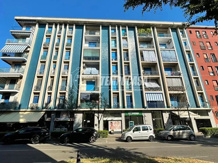 Appartamento trilocale in vendita in Via Milano, Cologno Monzese