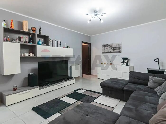 Appartamento quadrilocale in vendita in Viale Papa Giovanni XXIII, Camporotondo Etneo