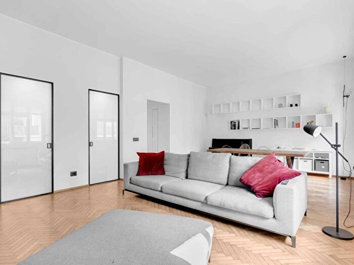 Appartamento trilocale in affitto in Via Marsala, Moscova, Milano