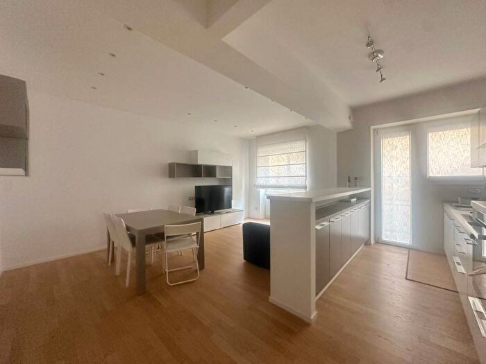 Appartamento bilocale in affitto in Appio Claudio Statuario, Roma