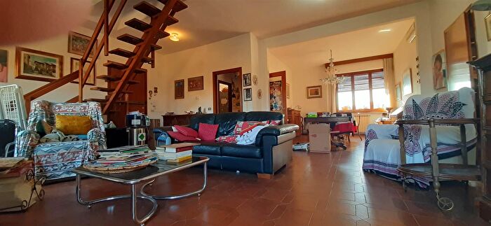 Appartamento con 7 locali in vendita in Pistoia