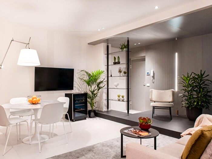 Appartamento trilocale in affitto in Piazza Giovanni Amendola, Politeama Ruggiero Settimo, Palermo