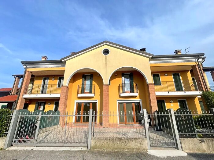 Case in Vendita e in Affitto - 2