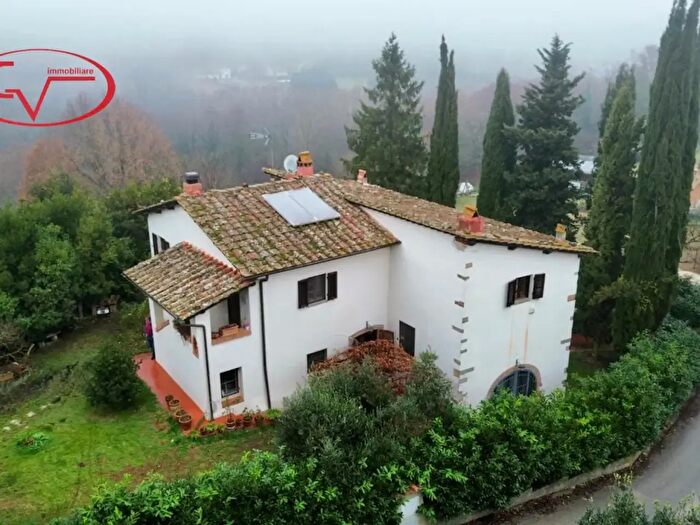 Casa con 6 locali in vendita in Via Guglielmo Oberdan, Bucine