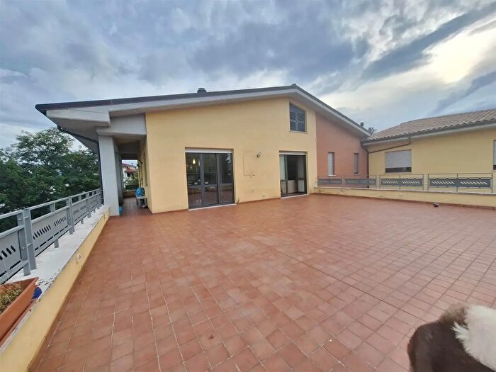 Appartamento con 5 locali in vendita in Ripe San Ginesio