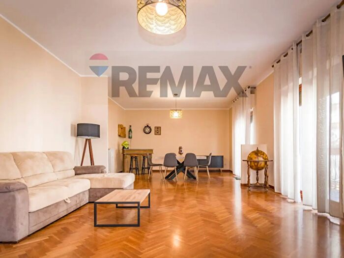 Appartamento con 6 locali in vendita in Via Aquileia, Palermo
