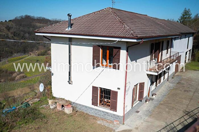 Casa con 9 locali in vendita in Bistagno