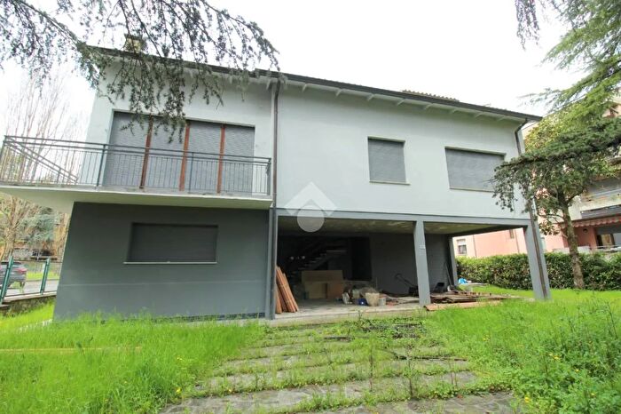 Casa quadrilocale in vendita in Via Toscanini Trieste, Traversetolo