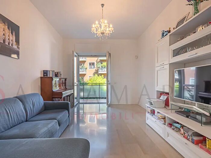 Appartamento trilocale in vendita in Viale Lodovico Scarampo, Milano