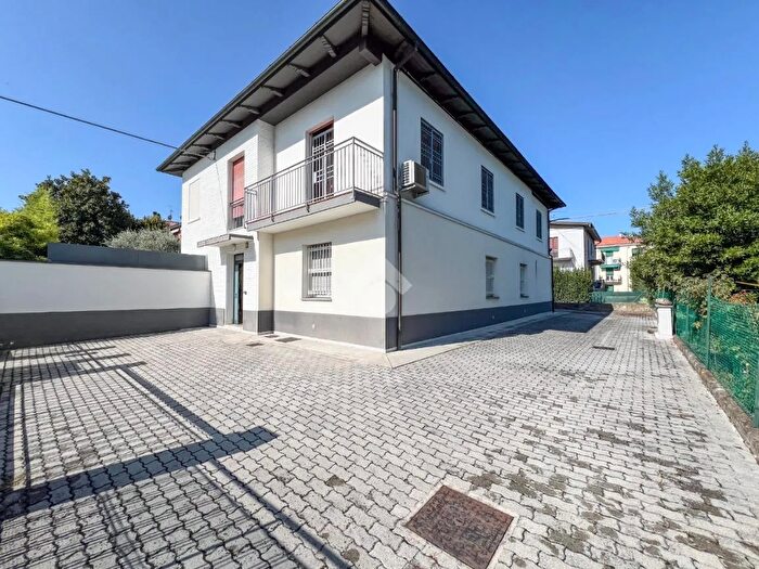 Appartamento con 6 locali in vendita in Via Risorgimento, Castenaso