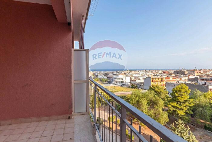 Appartamento con 6 locali in vendita in Via F Orsini, Avola