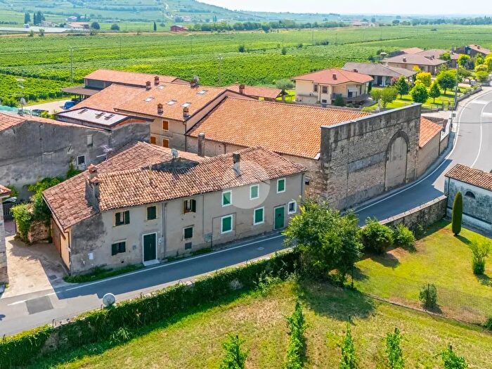 Casa quadrilocale in vendita in Via San Giovanni di Dio, Mezzane Di Sotto