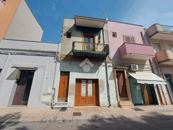 Casa trilocale in vendita in Via G dAnnunzio, Francavilla Fontana