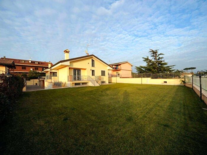 Appartamento con 6 locali in affitto in Via Vittore Ghiliani, Castel di Leva, Roma