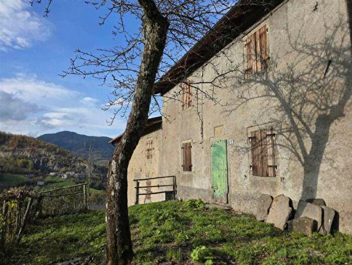 Casa con 9 locali in vendita in Pievepelago
