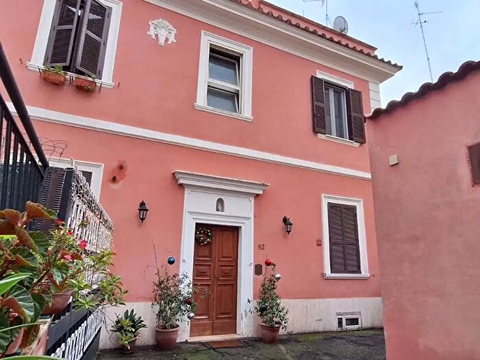 Appartamento bilocale in vendita in Piazza dei Mirti, Roma