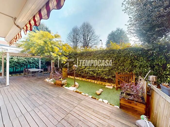 Appartamento quadrilocale in vendita in Via Padre Gemelli, Cesano Maderno