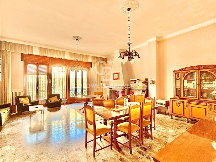 Casa con 6 locali in vendita in Via Salvatore Trinchese, Martano