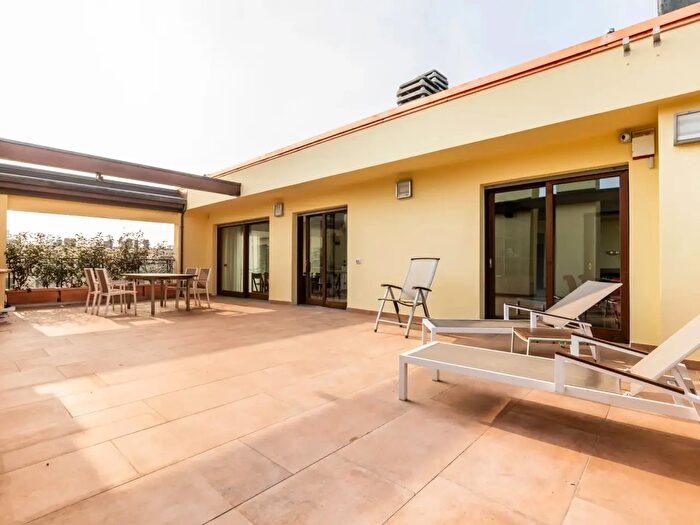 Appartamento con 5 locali in affitto in Milano