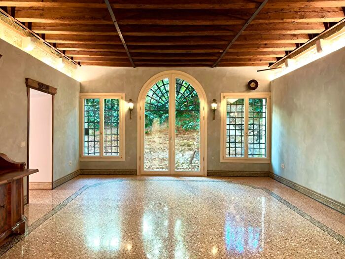 Appartamento con 8 locali in vendita in Campo San Polo, Venezia