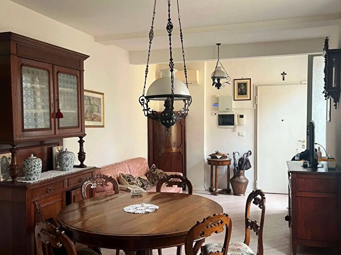 Appartamento con 5 locali in vendita in Via dell Aqila, Reggio Emilia