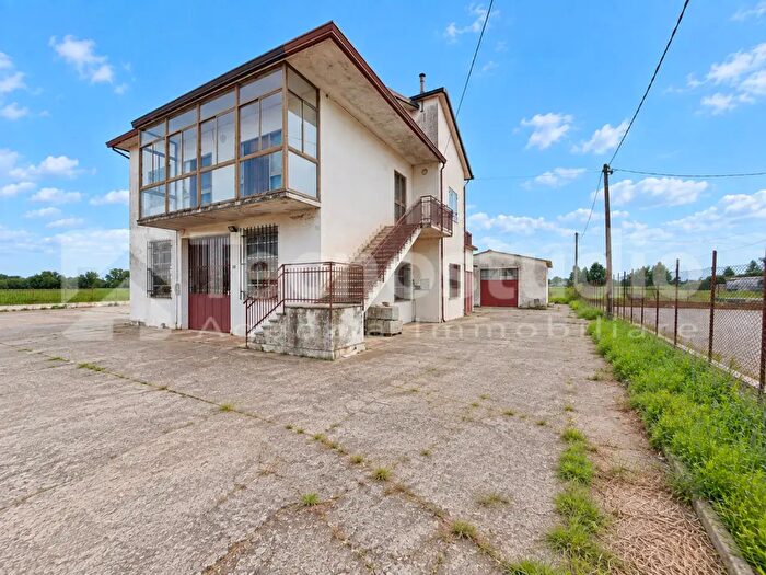 Casa quadrilocale in vendita in Pressana