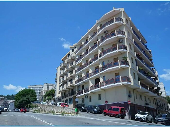 Appartamento trilocale in affitto in Via Ansaldo Patti, Messina