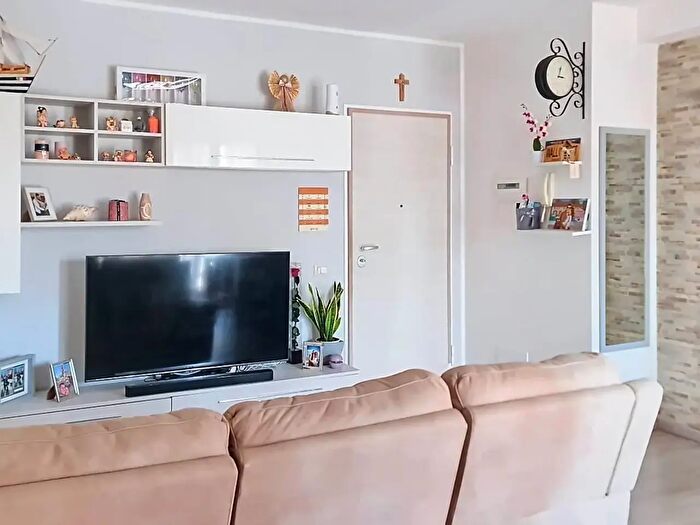 Appartamento trilocale in vendita in Via Prima Strada, Lainate