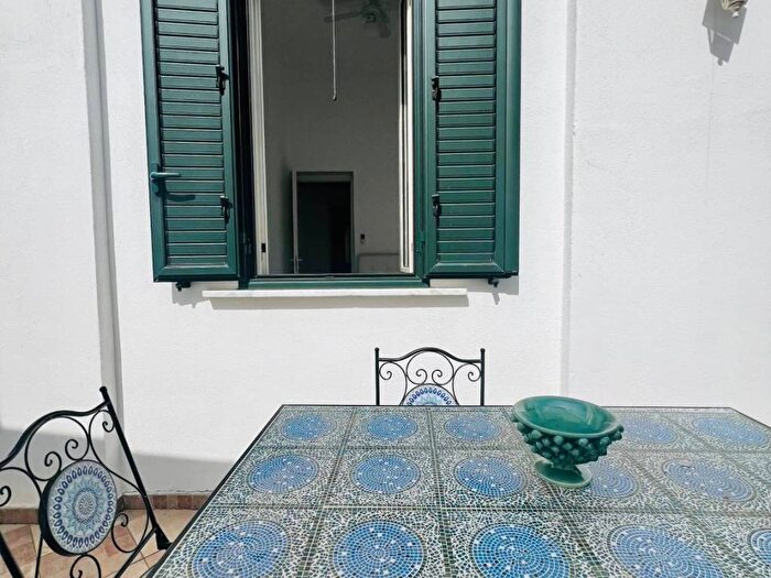 Casa trilocale in affitto in Via Saline, Mondello Valdesi, Palermo