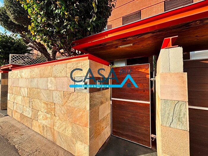 Casa con 5 locali in vendita in Vitulazio