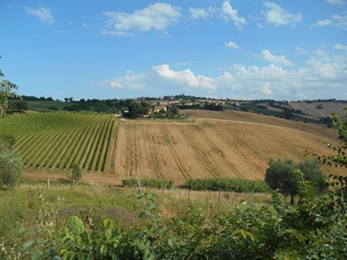 Casa con 6 locali in vendita in Piazza dei Martiri, Ostra