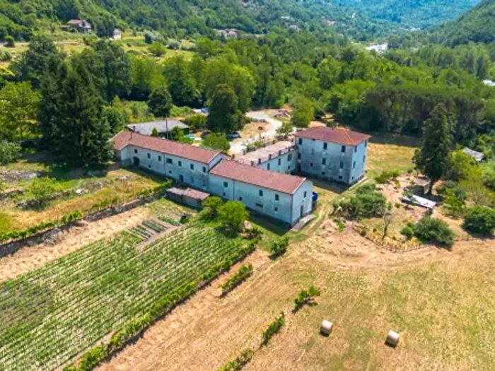 Casa con 6 locali in vendita in Varese Ligure