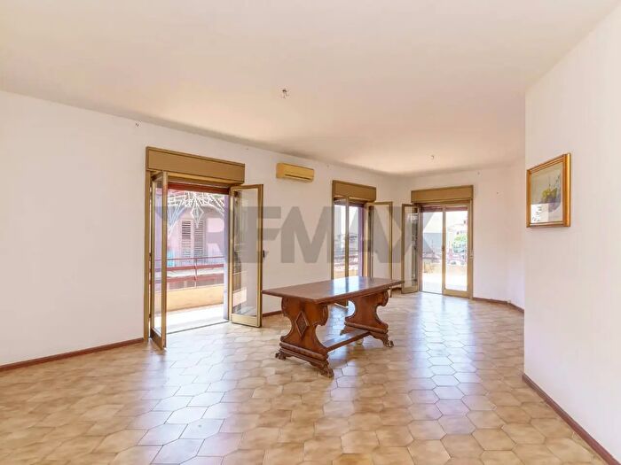 Appartamento con 5 locali in vendita in Via Trieste, Aci Castello