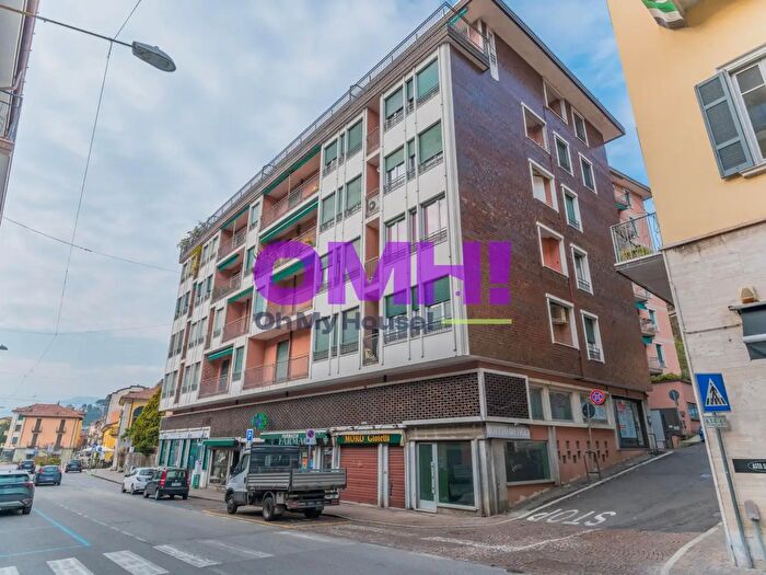Appartamento quadrilocale in vendita in Via Labiena, Laveno Mombello