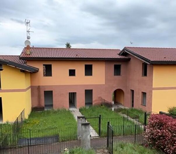 Casa con 6 locali in vendita in Via Mastri Muratori, Gornate Olona