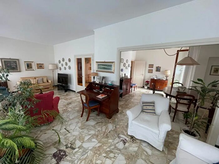 Appartamento con 10 locali in vendita in Livorno