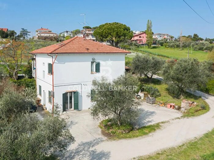 Casa con 9 locali in vendita in Via Viola, Misano Adriatico
