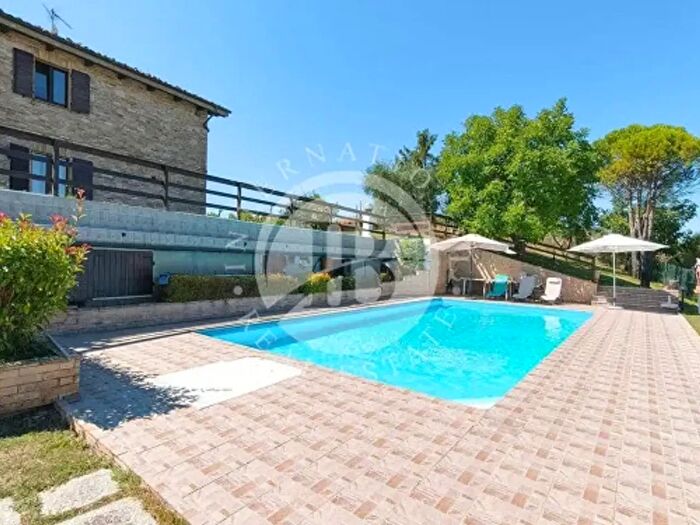 Casa con 6 locali in vendita in Montalto Delle Marche