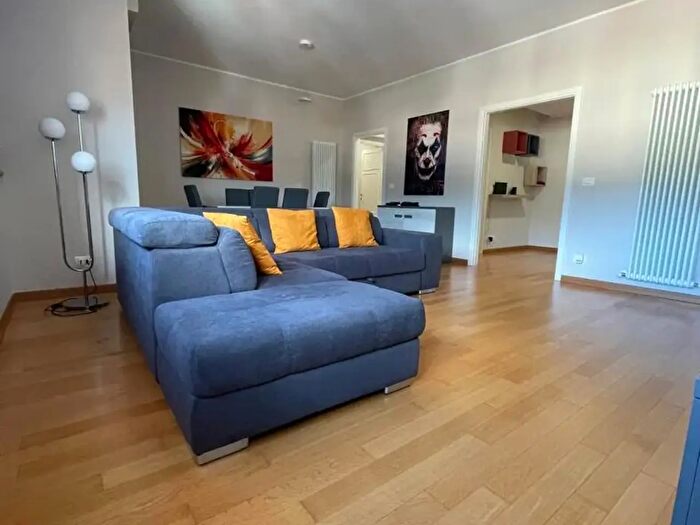 Appartamento con 5 locali in vendita in Via Ippolito Nievo a, Cascina