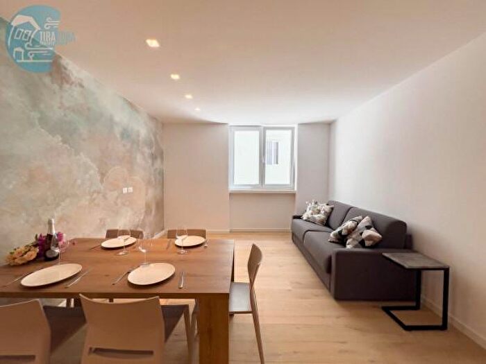 Appartamento trilocale in affitto in Via Pauliana, Trieste