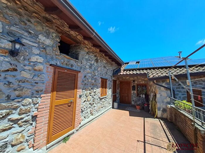 Casa con 10 locali in vendita in Via Lorenzana, Tresana