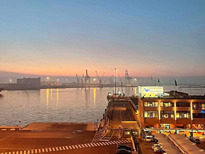 Appartamento bilocale in affitto in Via Della Loggia, Centro Storico, Ancona