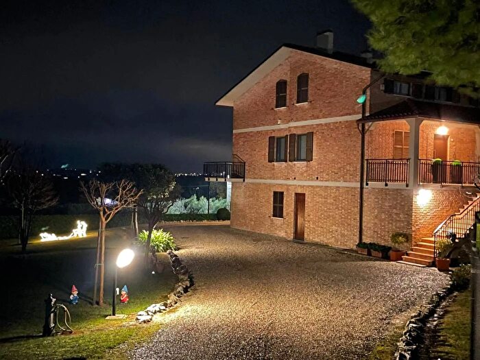 Casa con 5 locali in vendita in Contrada San Giovanni Ostra Vetere, Ostra Vetere