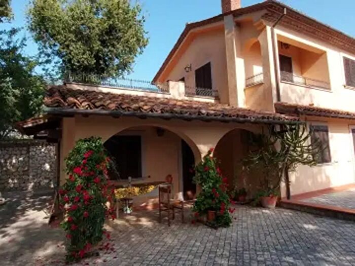 Casa con 6 locali in vendita in Via Vallina, Maratea