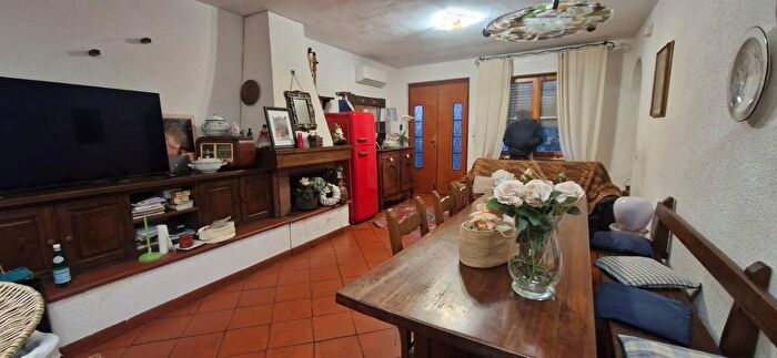 Casa con 8 locali in vendita in Crespina Lorenzana