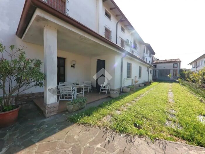Casa con 10 locali in vendita in Via Unione Europea, Marmirolo