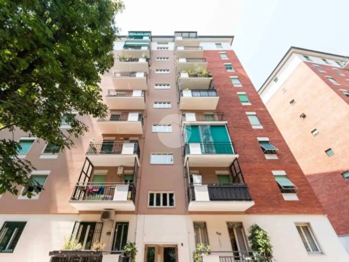 Appartamento quadrilocale in vendita in Via Francesco Primaticcio, Milano
